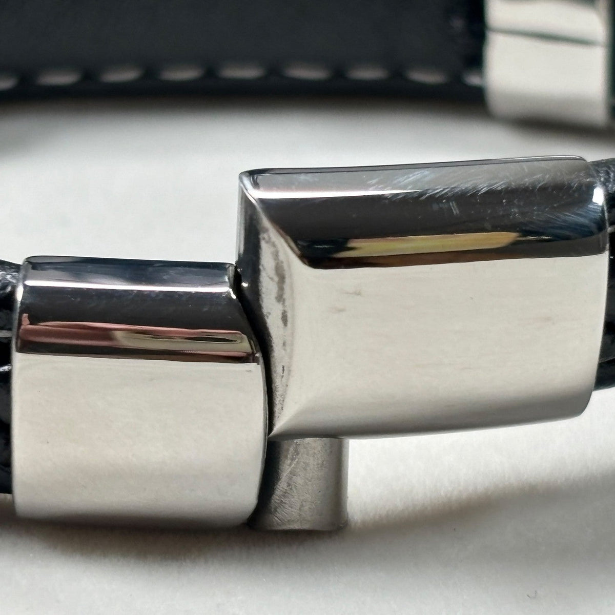 Wave Dzi Bead w/ Leather Bangle